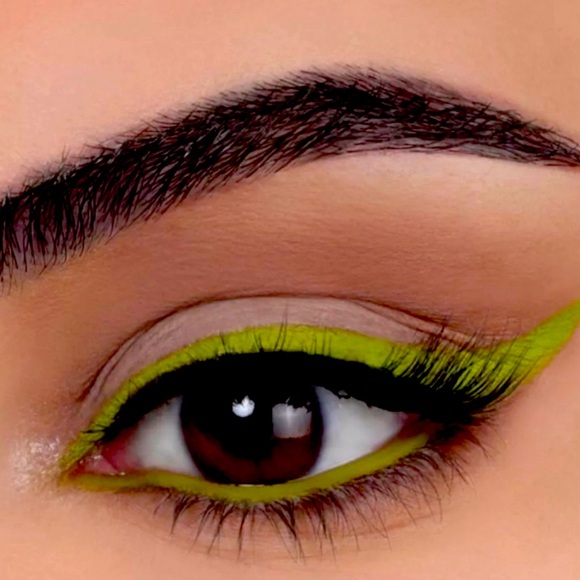 Jeffree Star Automatic Eyeliner in Money Counter Shade - Picture 1 of 3